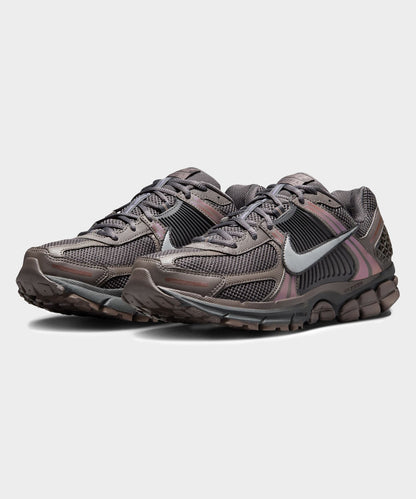 Todd Snyder Nike Zoom Vomero 5 Sneaker - Grey