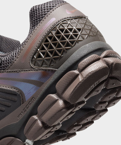 Todd Snyder Nike Zoom Vomero 5 Sneaker - Grey