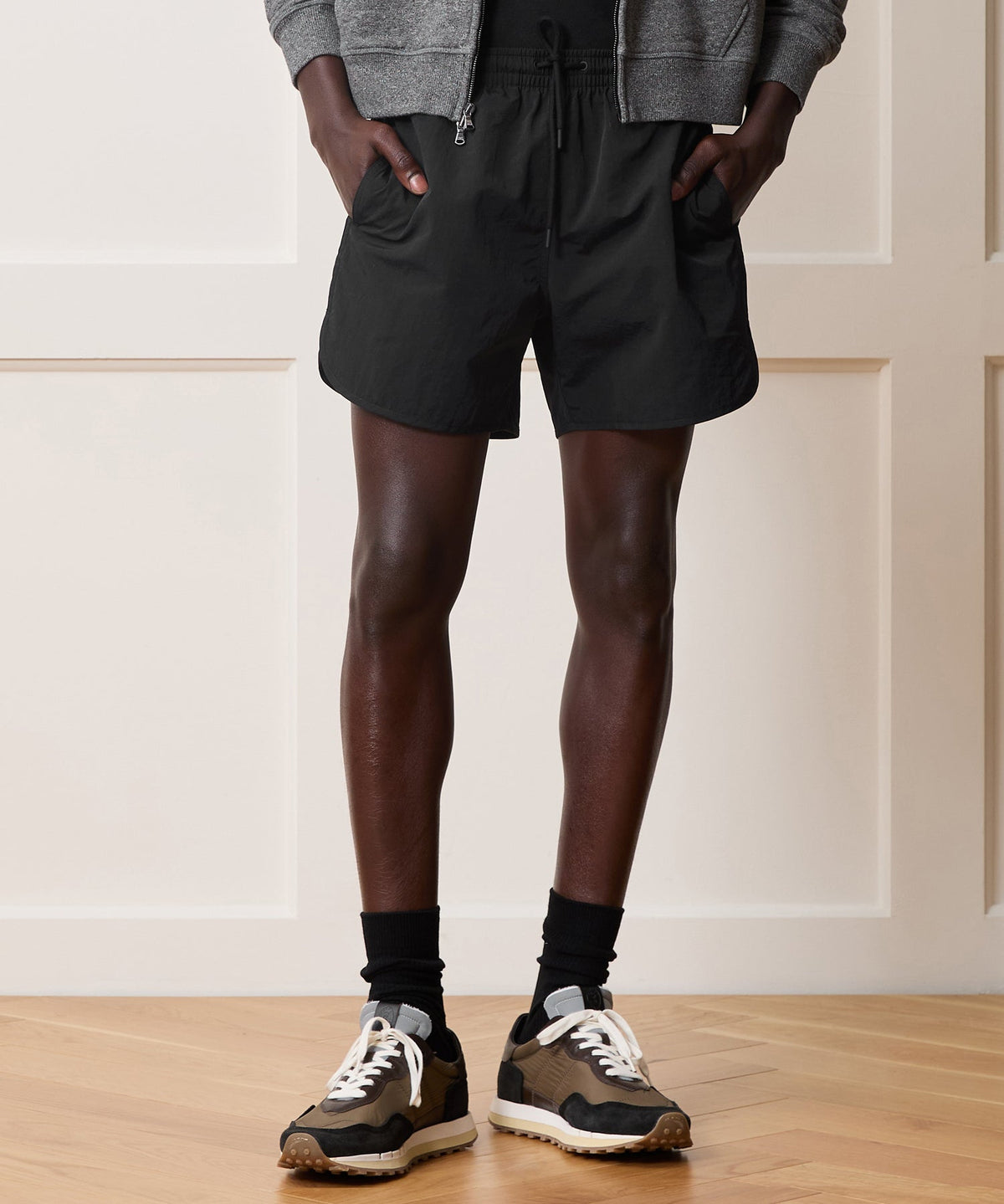 Todd Snyder 5" Nylon Dolphin Short - Black