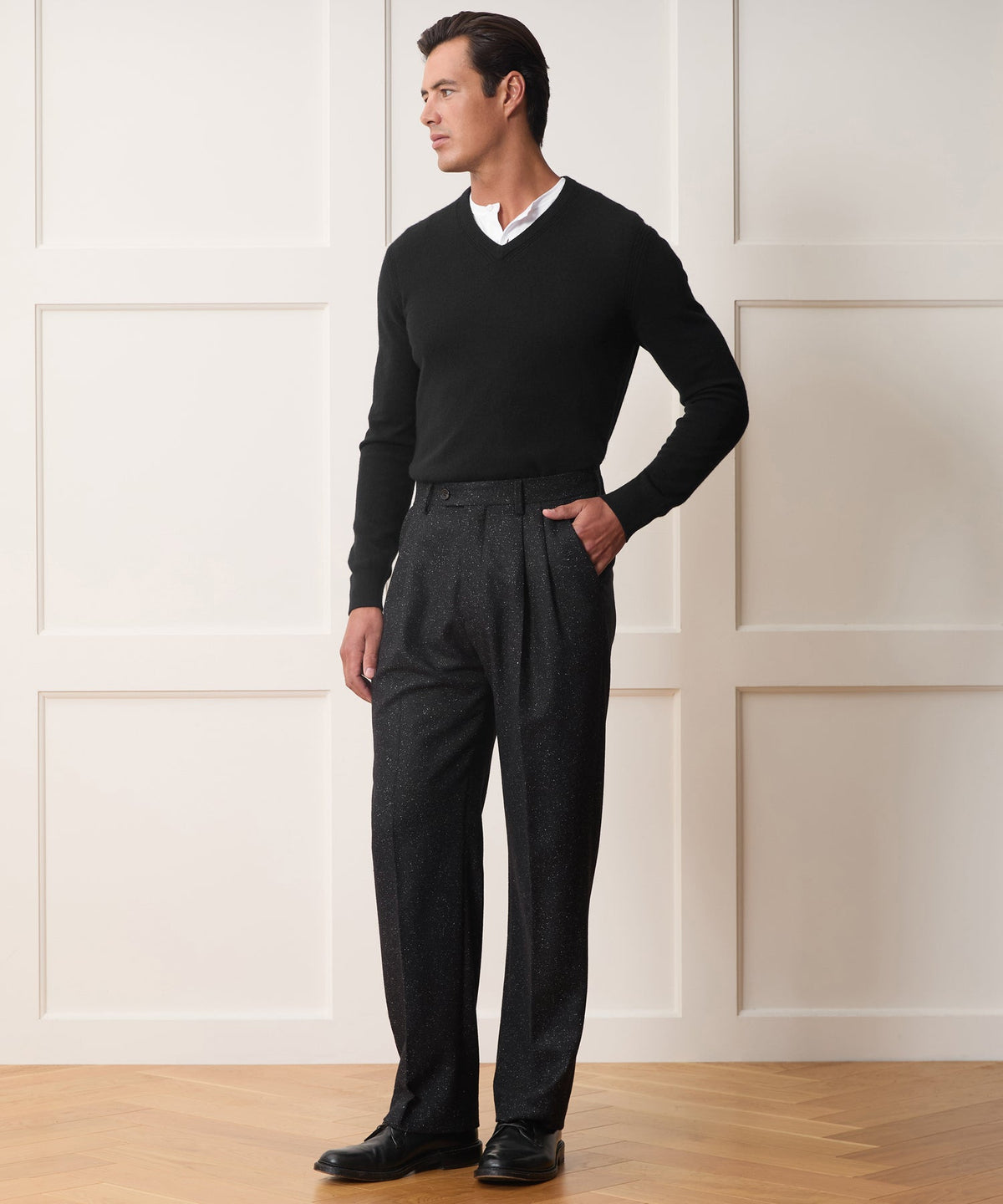 Todd Snyder Cashmere V-Neck Sweater - Black