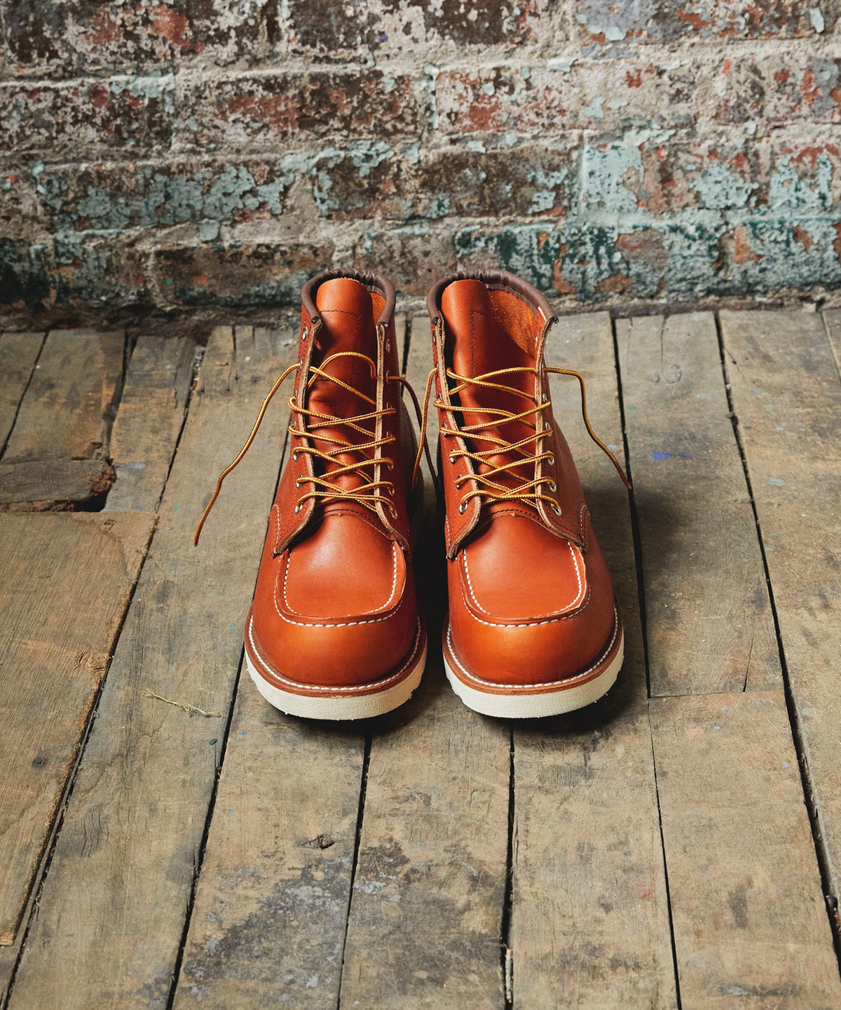 Todd Snyder Red Wing 6-in Classic Leather Moc Boot - Black