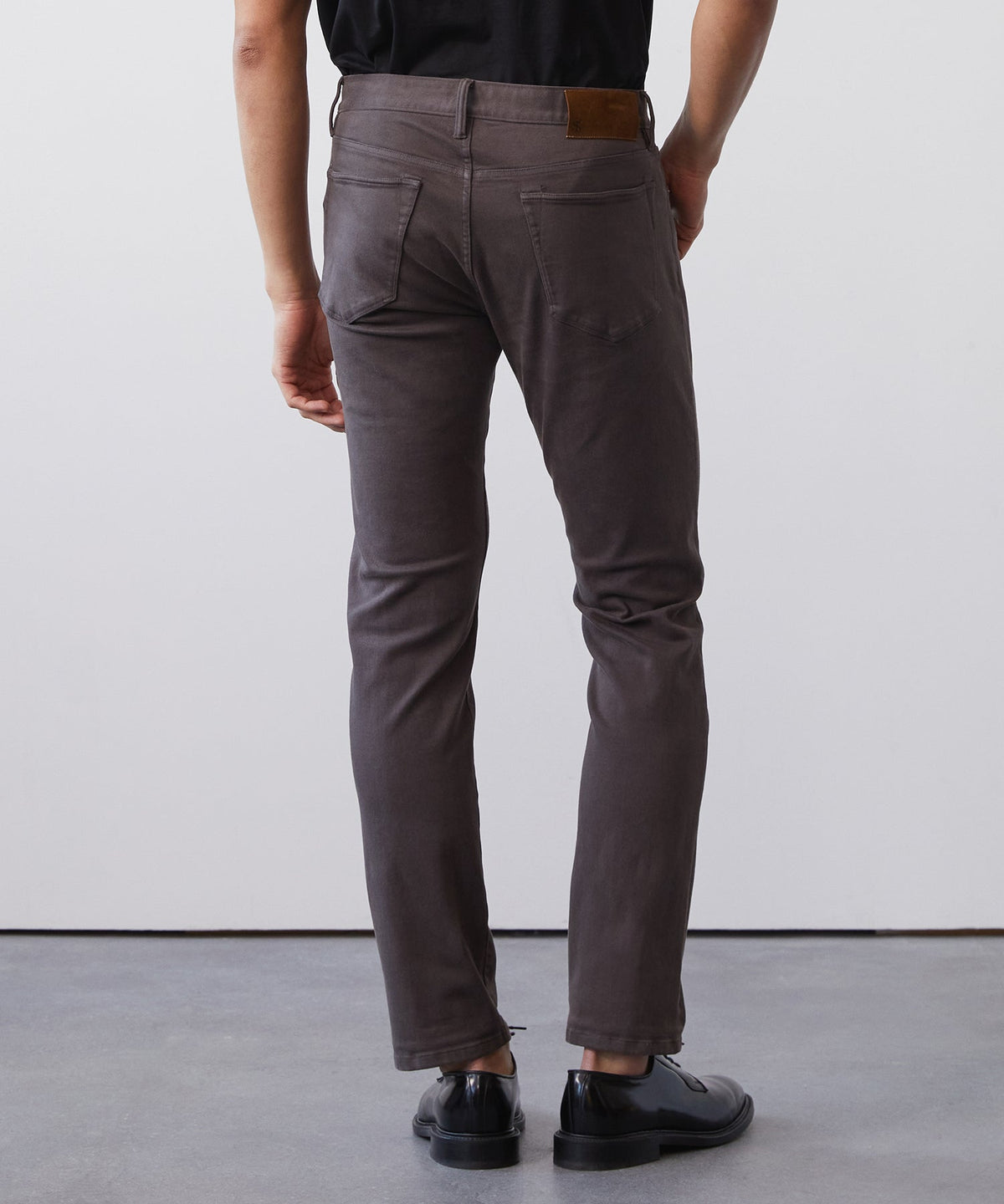 Todd Snyder Slim Fit 5-Pocket Chino - Dark Granite